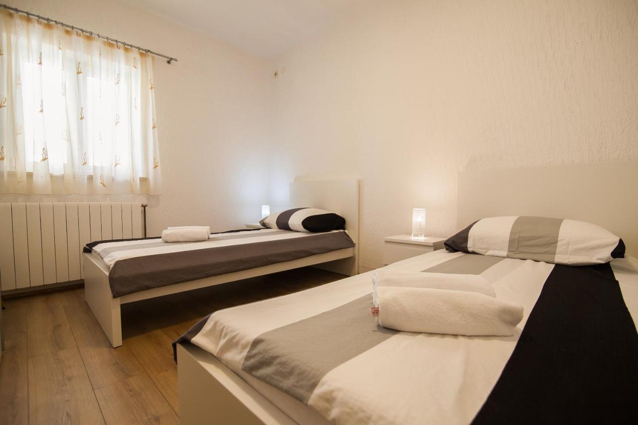Domus Apartments Bol Extérieur photo