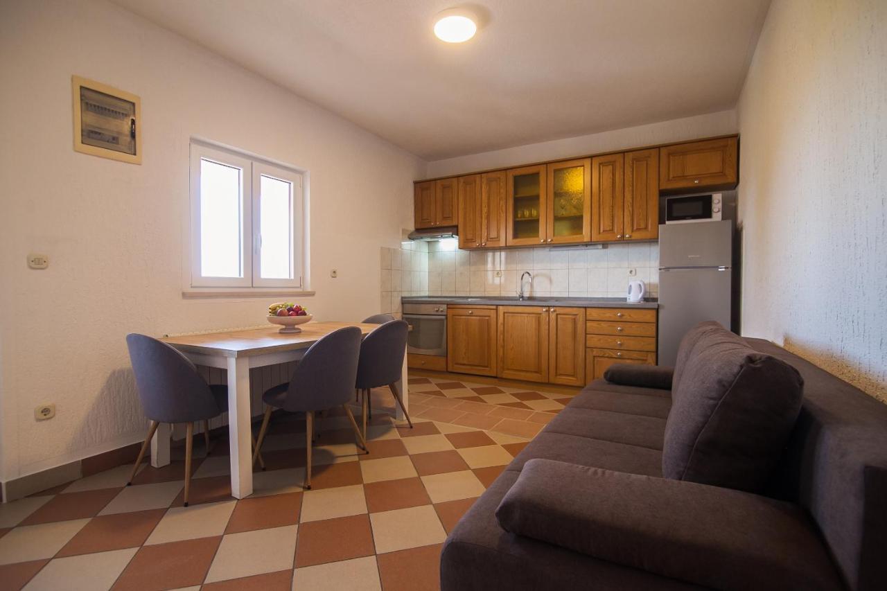 Domus Apartments Bol Extérieur photo