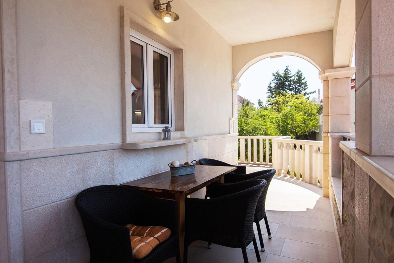 Domus Apartments Bol Extérieur photo