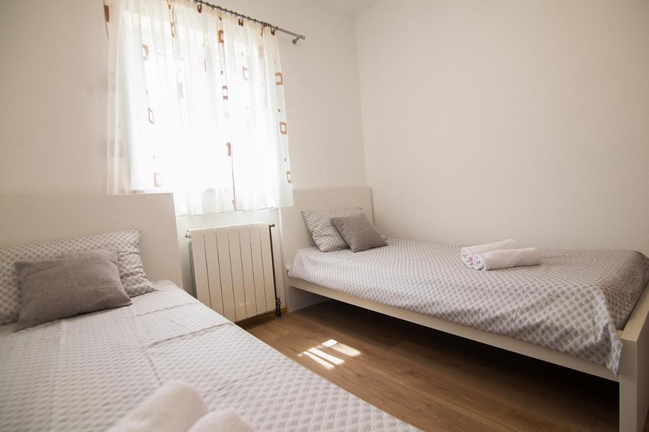 Domus Apartments Bol Extérieur photo
