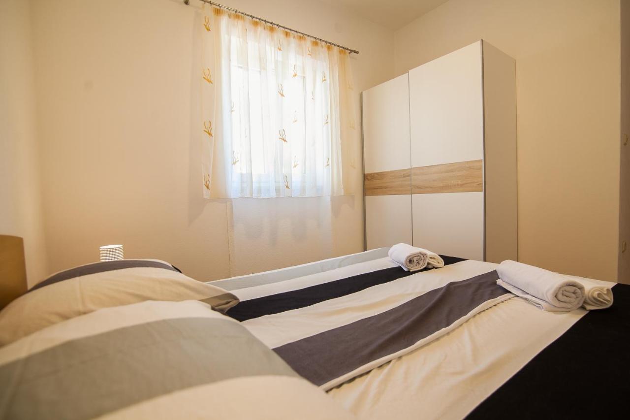 Domus Apartments Bol Extérieur photo