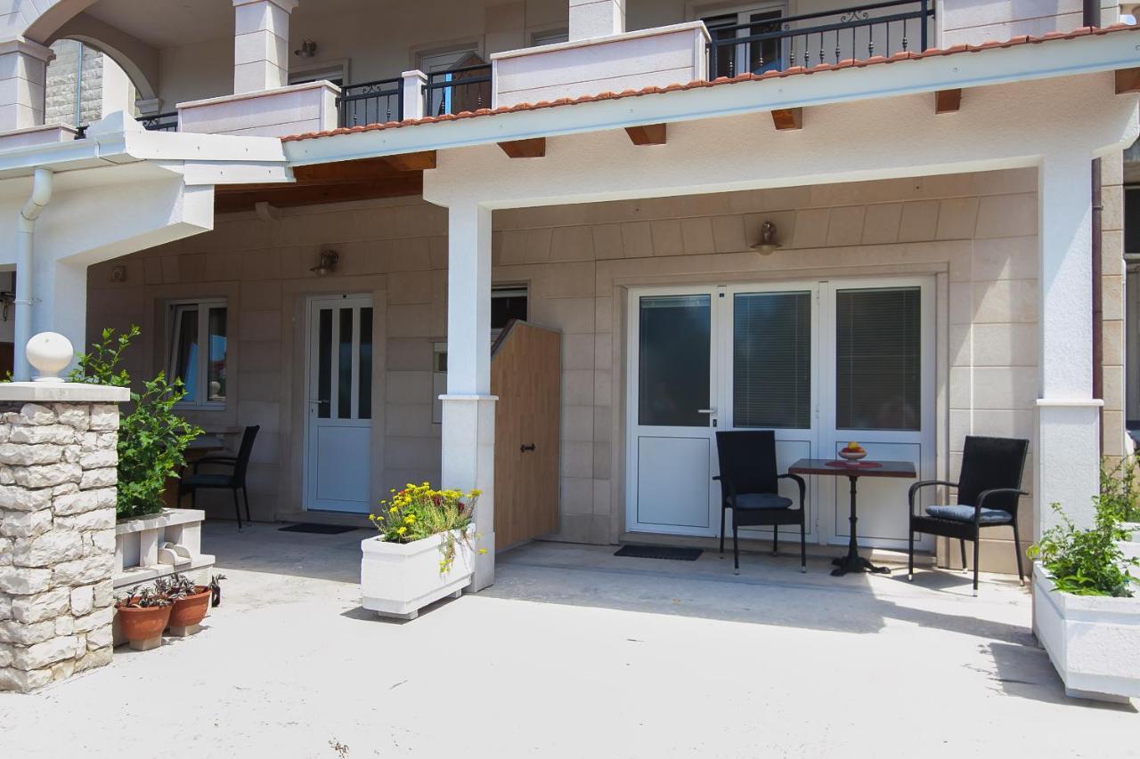 Domus Apartments Bol Extérieur photo