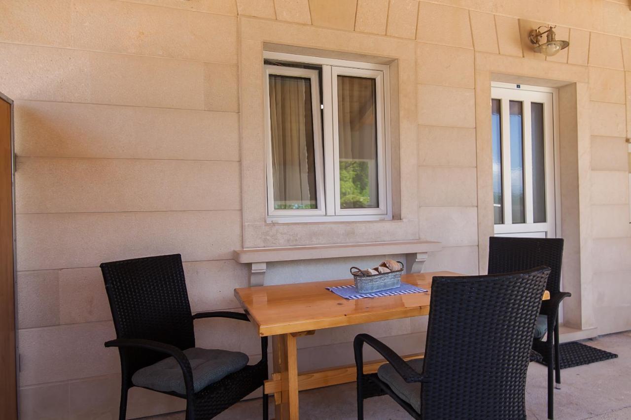 Domus Apartments Bol Extérieur photo