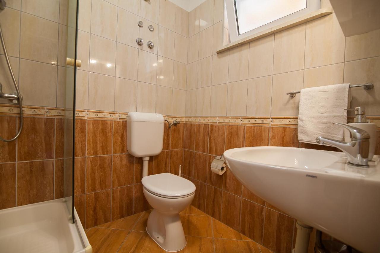 Domus Apartments Bol Extérieur photo