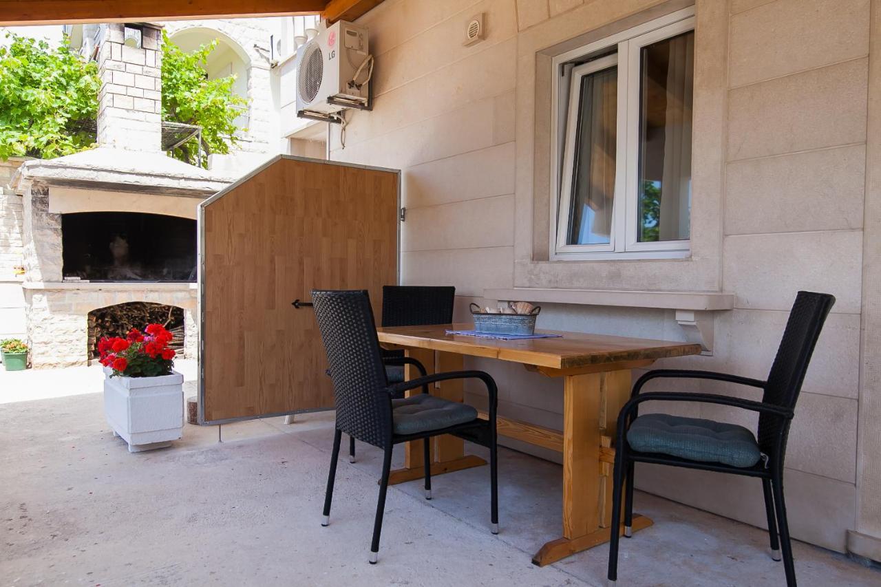 Domus Apartments Bol Extérieur photo