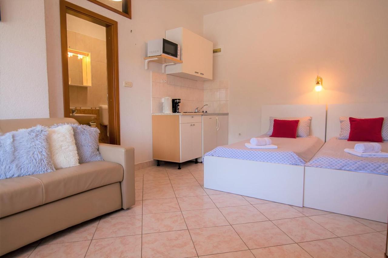 Domus Apartments Bol Extérieur photo