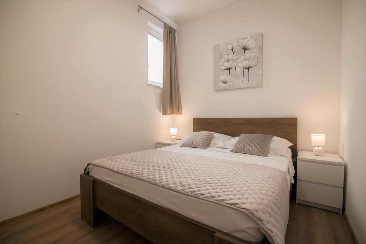 Domus Apartments Bol Extérieur photo